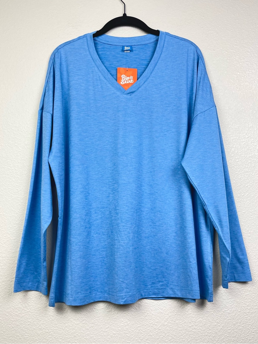 RipSkirt Hawaii Women's Large NWT Long Sleeve V-Neck Top Pacific Coast Blue